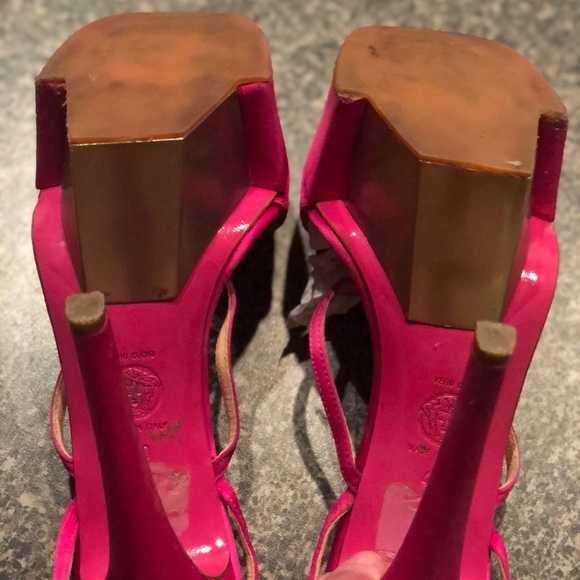 Donatella’s last Versace runway platform heels - Picture 7 of 7